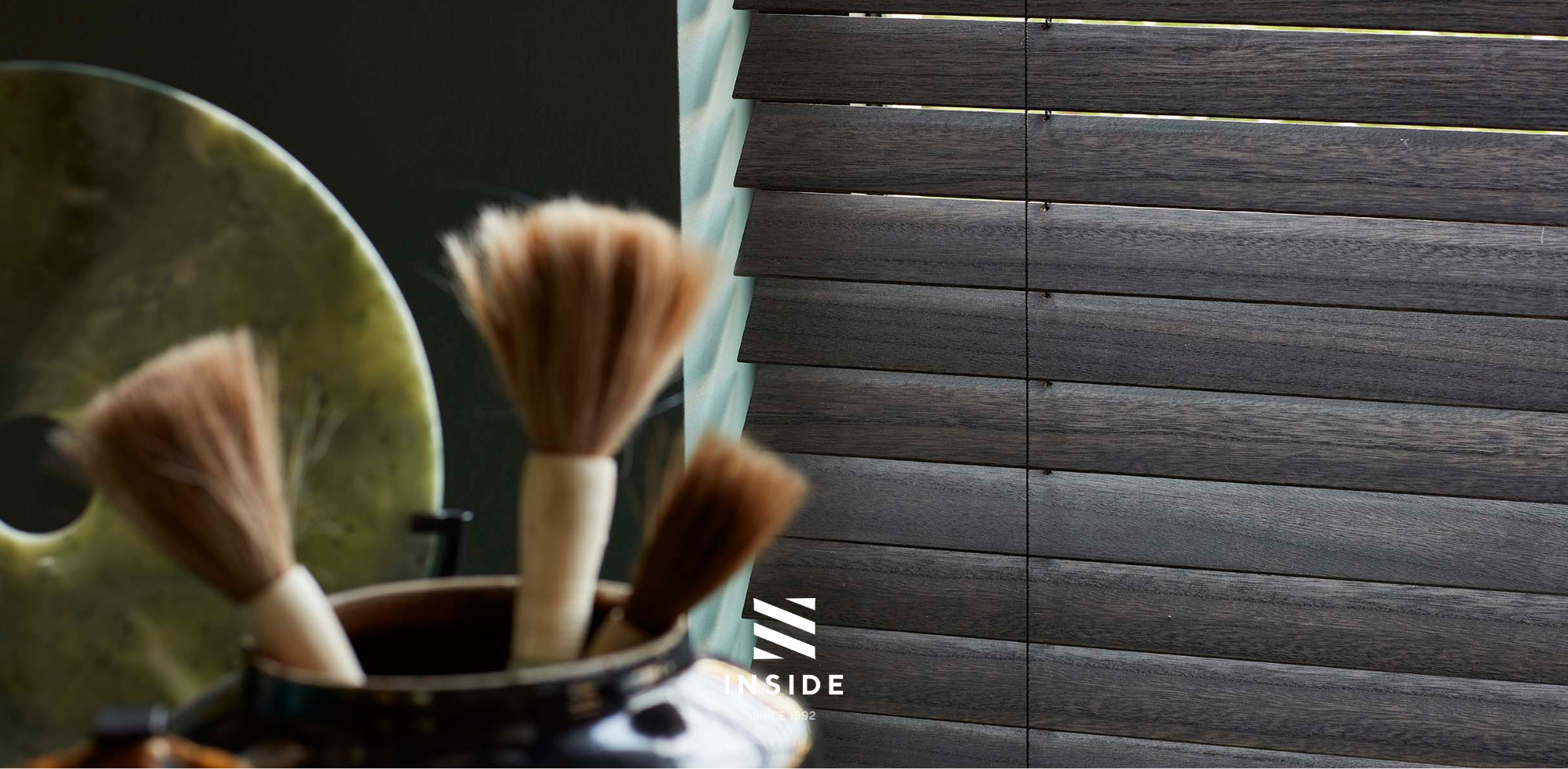 Inside Blinds trends 2023 dark window decoraction